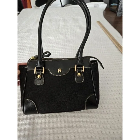 Etienne Aigner small black signature classic design handbag purse - Picture 4 of 10